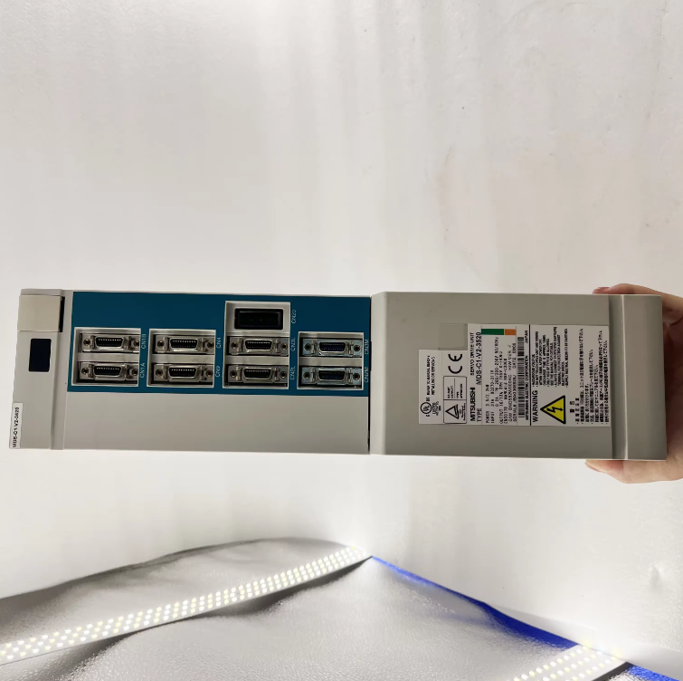 Bộ điều khiển servo MITSUBISHI Bộ điều khiển servo MITSUBISHI Bộ điều khiển servo MDS-C1-V2-3250 Động cơ HA130-S Bộ điều khiển servo MDS-C1-V2-3250 S